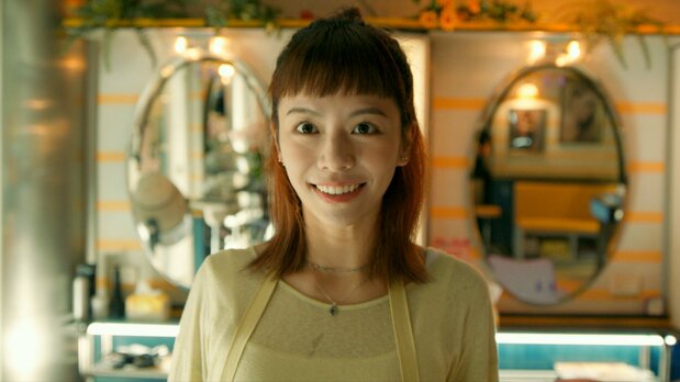 ヒロインをとことんキュートに、また美しく撮るのもギデンズ・コー流だ(Netflix映画『ミス・シャンプー』12月28日より独占配信)