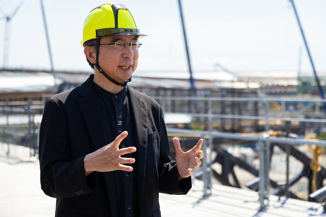 El productor de diseño Fujimoto Sō espera con ilusión poder dar la vuelta al anillo. (© Hashino Yukinori)