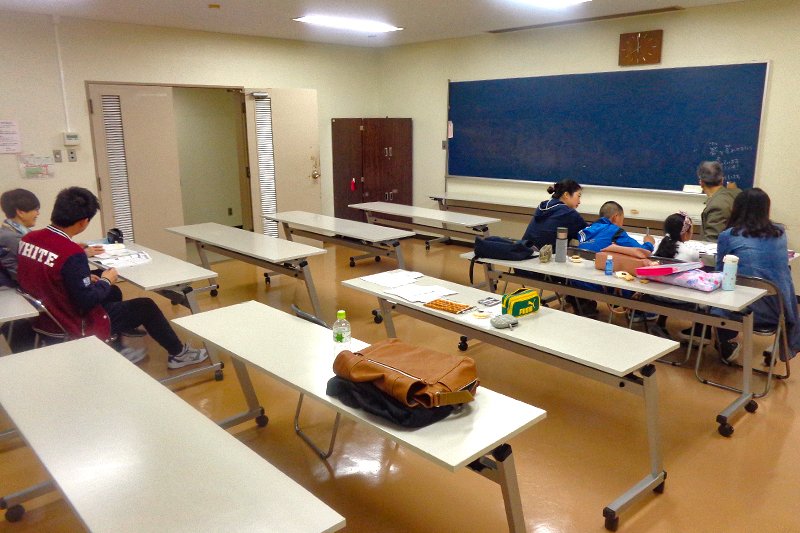 夜校“工作人员”很多是已经退休了的中小学教职员工、公司职员或公务员