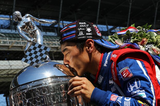 2017年、佐藤は40歳にして世界三大レースの一つ・インディ500で念願の勝利を遂げた 写真:松本浩明