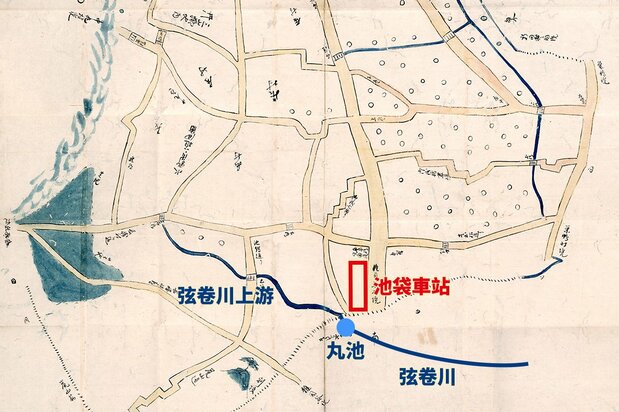 文政時期繪製的《池袋村圖》(東京都公文書館館藏)標記了丸池和弦卷川。丸池位於今東京池袋大都會飯店附近,弦卷川則埋入地下。