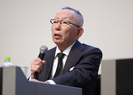 迅銷集團董事長兼社長柳井正8日下午在東京都港區舉行的財報說明會上回答記者提問