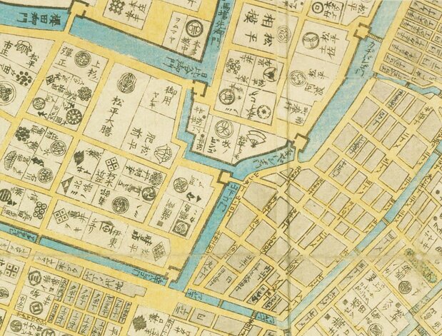 『安政改正御江戸大絵図』(国会図書館蔵)を山下御門中心に切り取った。「山シタ丁」を追記し、つなぎ目を加工修正している。「松平肥前」が鍋島家の上屋敷で、山下御門から日比谷御門までの堀が、外堀と内堀をつなぐのがよく分かる。山下御門に架かる橋は現在のJR線路下のトンネル辺りで、その架道橋の名称は「山下橋架道橋」である