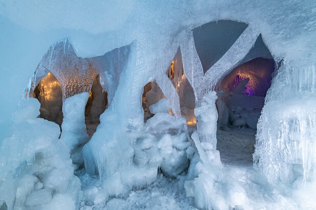 イベント終了後には取り壊さず、溶けて崩れるにまかせるという ©2019HirohikoTakenaka