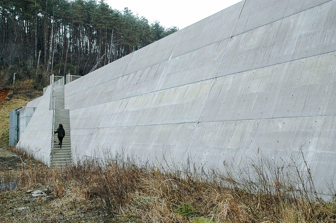 計画通り防潮堤を整備した南三陸町側。工事費用は4億5000万円だった