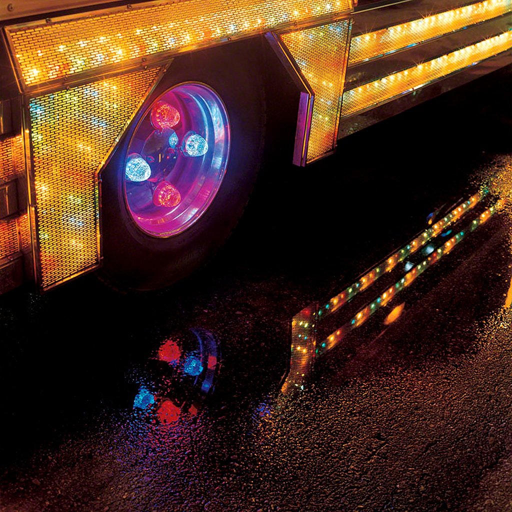 Un pare-chocs rutilant de lumière, photographié dans la préfecture de Chiba