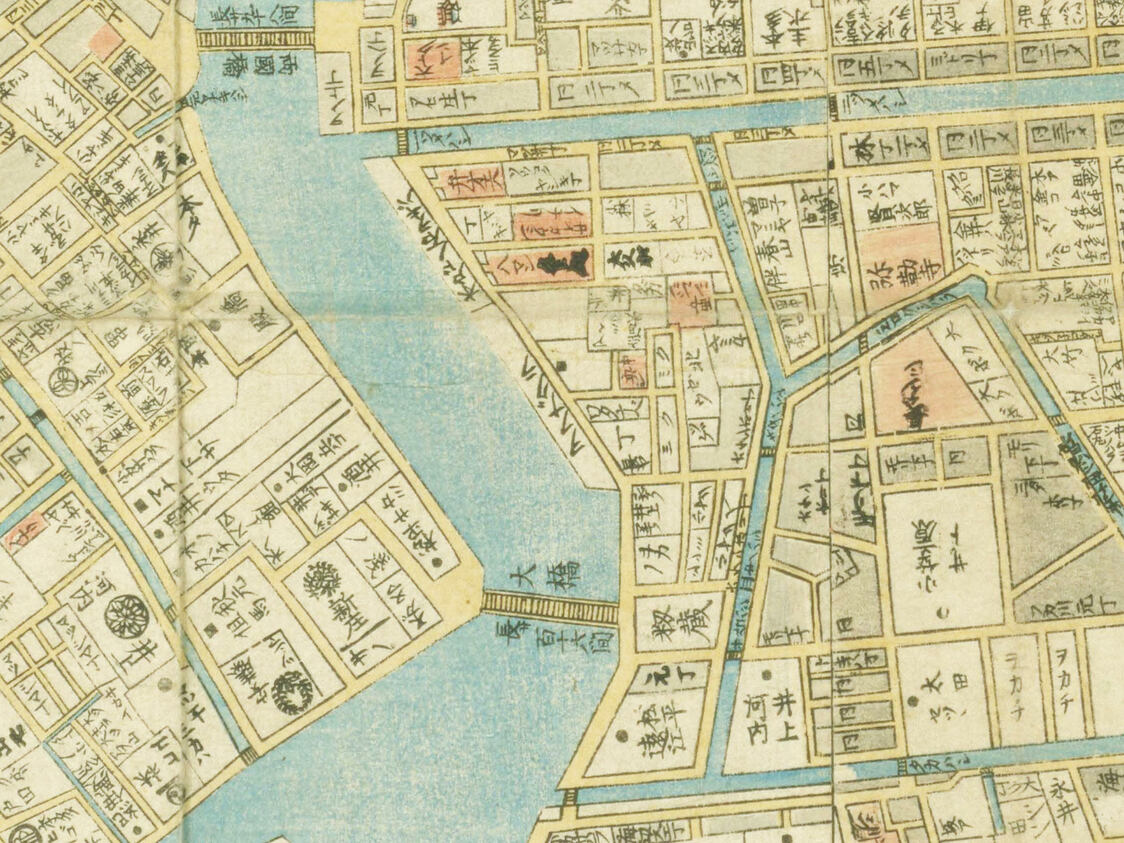 『安政改正江戸大絵図』を拡大したもの。中央の隅田川の東に「ヲフナグラ」（御船蔵）と書かれているのが、「あたけ」と呼ばれた場所。現在の新大橋は、ヲフナグラの南端辺りに架かっている。（国会図書館所蔵）