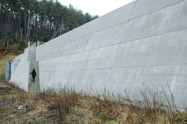 The seawall built next door in Minamisanriku at a cost of ¥450 million yen.