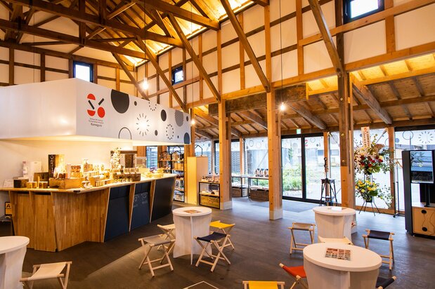 Además de ser un centro de información turística de Settaya, el museo también cuenta con una cafetería llamada Omusubi Cafe, en la que se puede degustar comida del lugar y un laboratorio para aprender de forma didáctica sobre la fermentación.