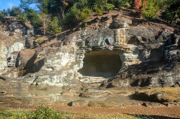 鎌倉時代から残る瑞泉寺庭園は国指定史跡名勝。見る者を圧倒する迫力だ 写真=原田寛