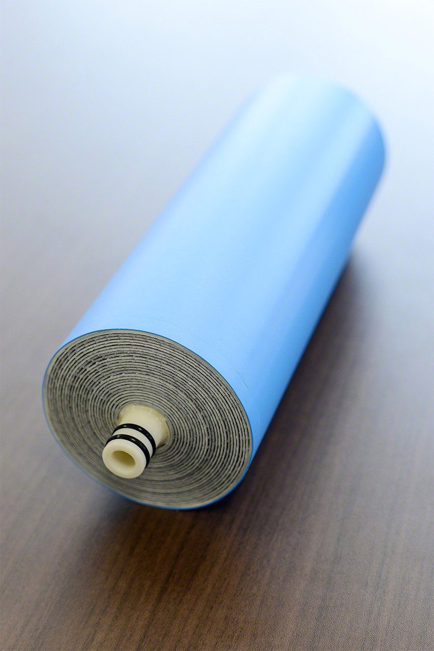 Module de désalinisation de l’eau de mer fait de membranes nanocomposites. Le passage de l’eau de mer à traves ce module élimine le sel qu’elle contient. (© Université Shinshû)