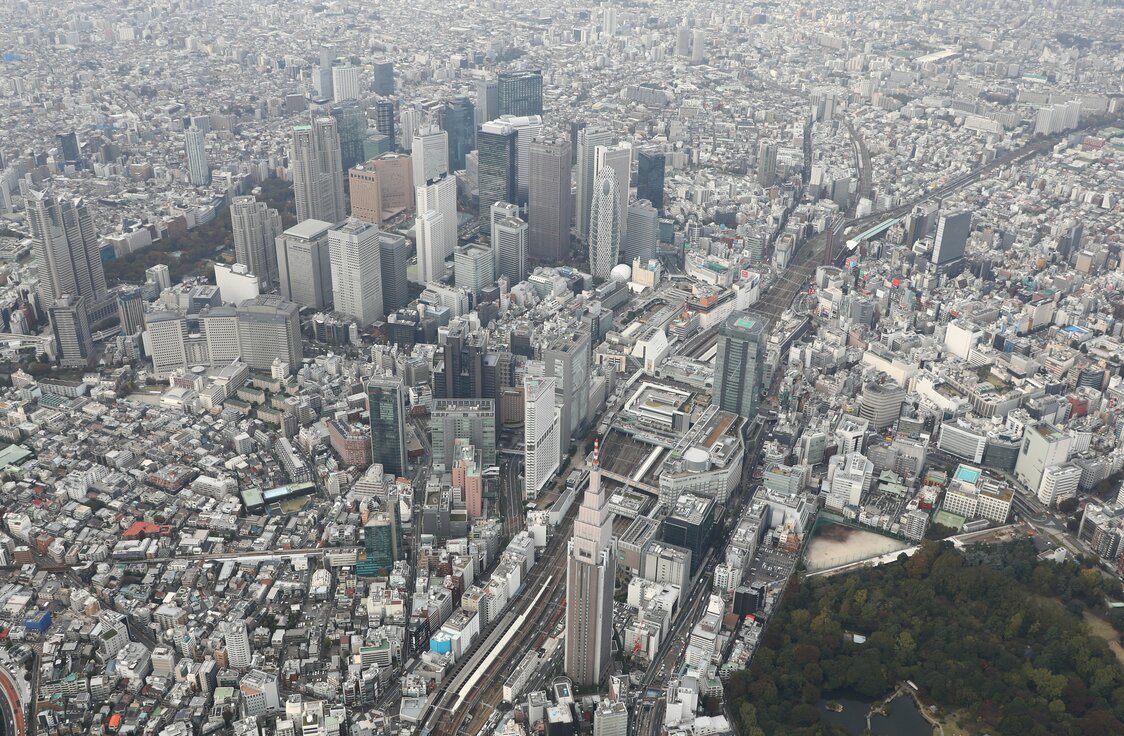 Los alrededores de la estación de JR Shinjuku. Imagen del 13 de noviembre de 2019. (Jiji Press)