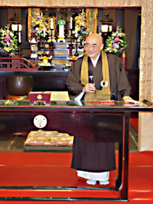 あいさつした清見寺・住職の一條文昭さん