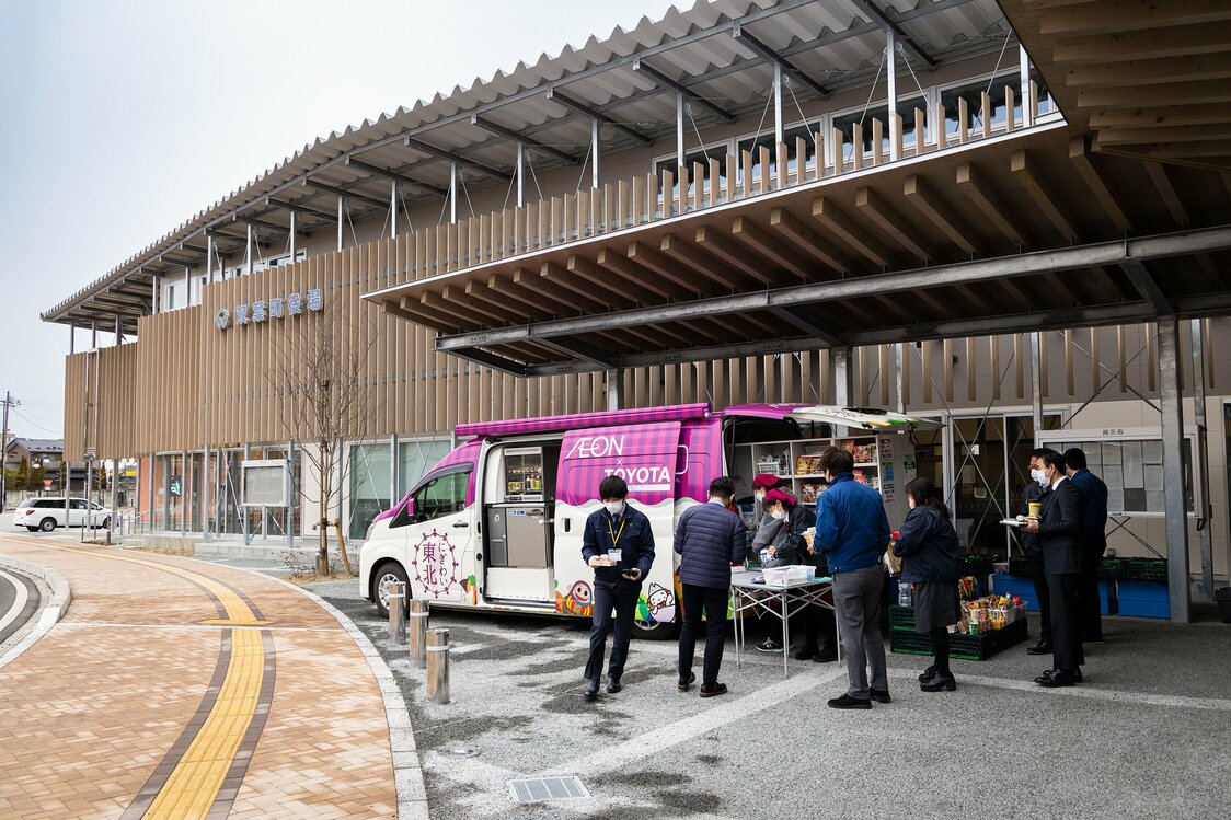 双葉駅東口にある双葉町役場での販売風景