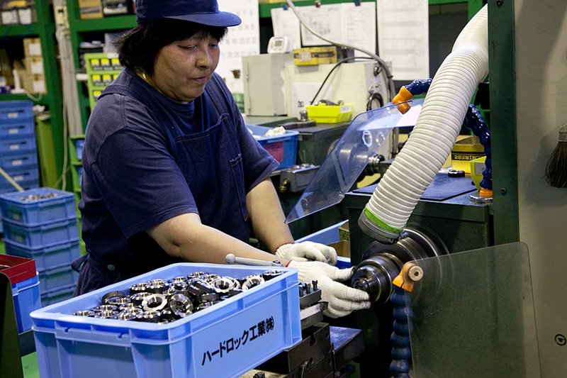 На чем держатся японские синкансэны: гайки Hard Lock Industry