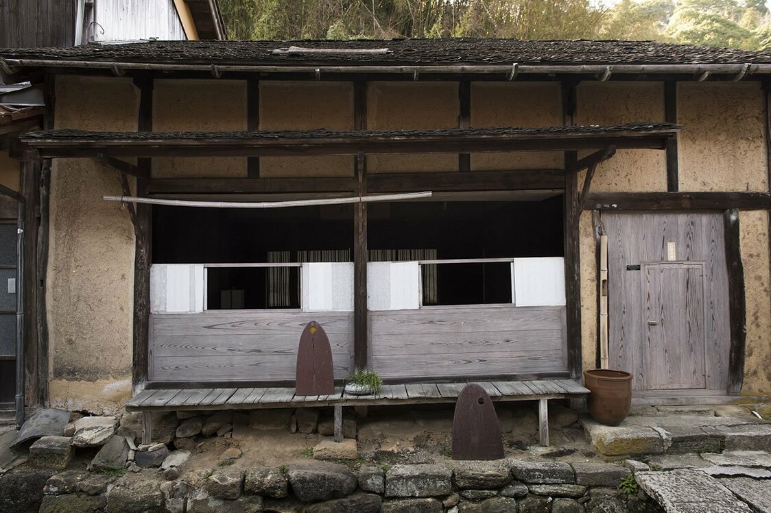 電気・水道・ガスという「文明」を排した接待所