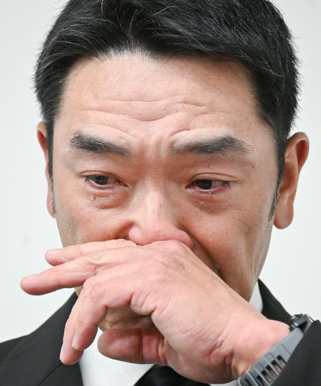 阿部慎之助召开辞职记者会（时事社）