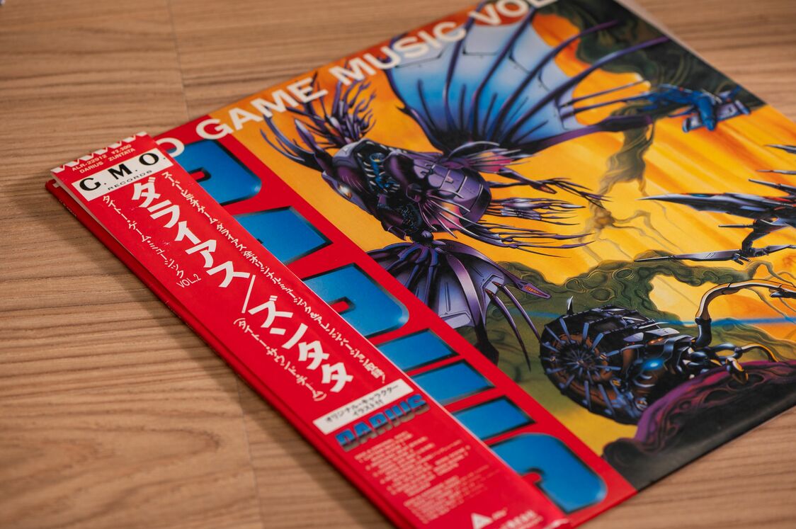 The vinyl release of the Darius soudtrack. Zuntata’s history began with this single record. (© Taitō Corporation; © Kodera Kei)
