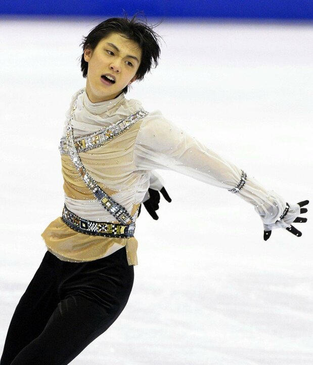 初出場の世界選手権で銅メダルを獲得した羽生の演技。この時17歳(2012年3月31日、フランス・ニース)共同