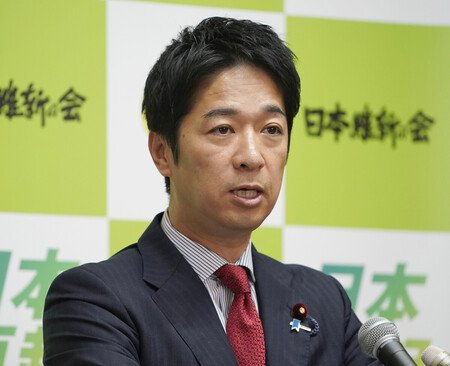 記者会見する日本維新の会の藤田文武共同代表＝２８日午後、国会内