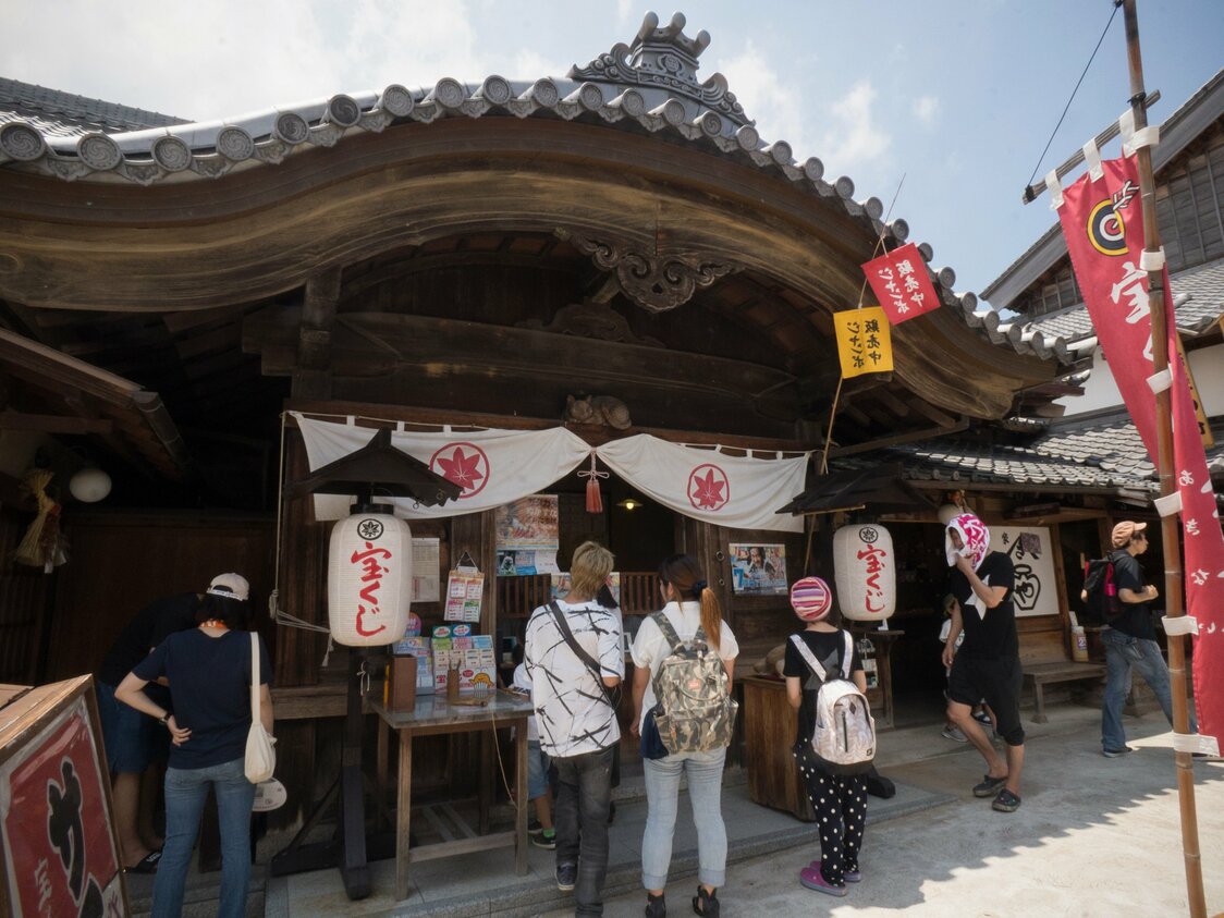 ご利益がありそうな宝くじ売り場「つぼや」