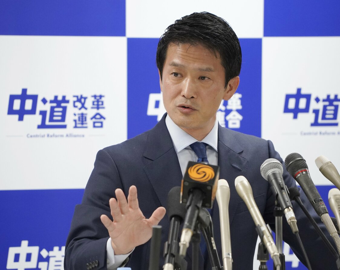 中道改革連合の小川淳也新代表（時事）