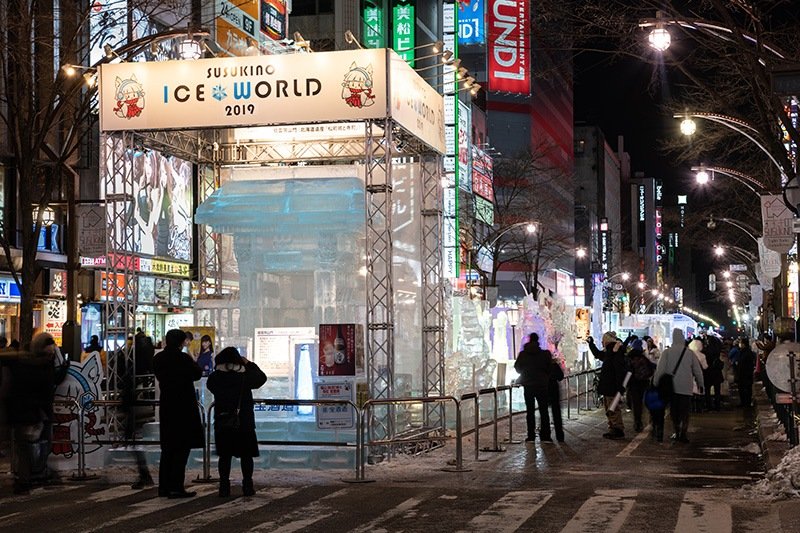 Zona de exhibición Susukino tiene esculturas de hielo a lo largo de Ekimae-dōri desde Minami 4-jō-dōri hasta Minami 7-jō-dōri.