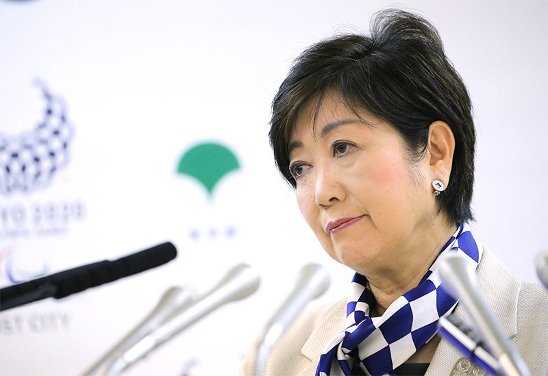定例記者会見をする東京都の小池百合子知事＝2017年10月6日、東京都庁（時事）