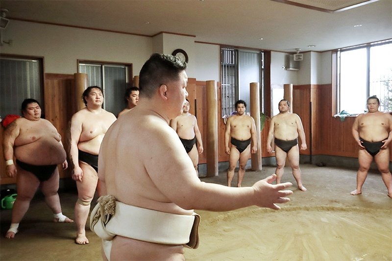 Takadagawa concludes the morning training session with some words of advice.