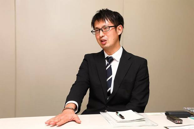 砂沢智史(すなざわ・さとし) 富山県生まれ。営業や編成のデスク勤務を経て15年春から報道記者に。19年10月に社長室兼メディア戦略室に異動