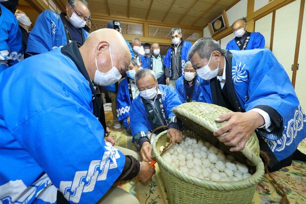 握り飯の833個という数は、由来となった戦いの死者数にちなむとも