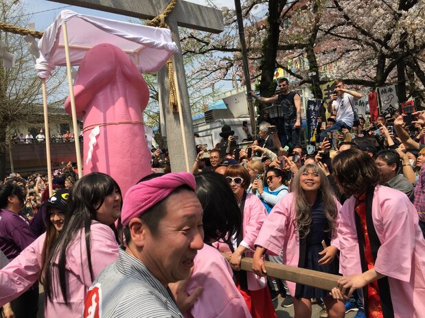 金山神社  金魔罗节（DPA / Picture Alliance via Reuters Connect）