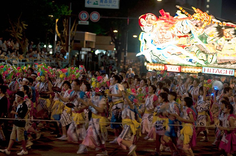 外国人が見た！ねぶた祭が生み出す熱気の渦
