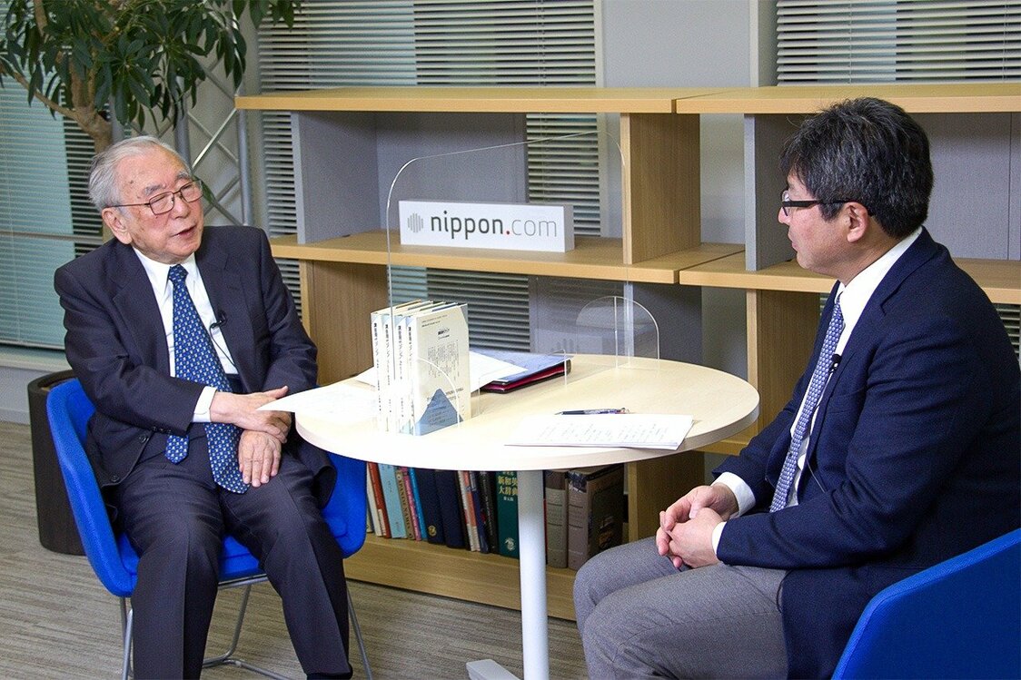 山田辰雄氏（左）と、聞き手の川島真・東大大学院教授