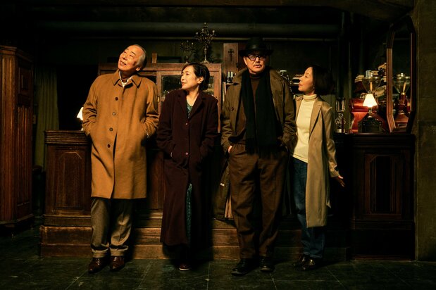 Algunos de los actores que comparten pantalla en Ichido mo uttemasen . Desde la izquierda: Kishibe Ittoku, Momoi Kaori, Ishibashi Renji, Ōkusu Michiyo ©2019 Ichido mo uttemasen Film Partners