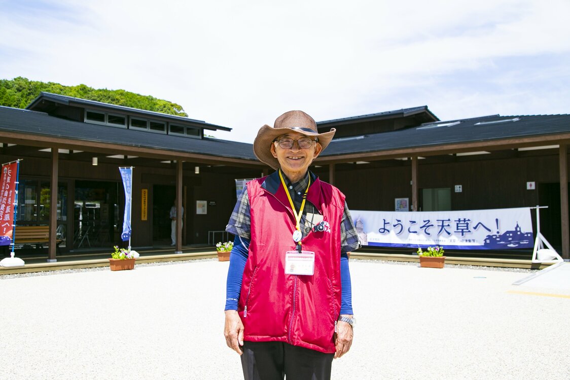 Kanazawa Hiroyoshi propose des visites guidées des sites touristiques de la région.
