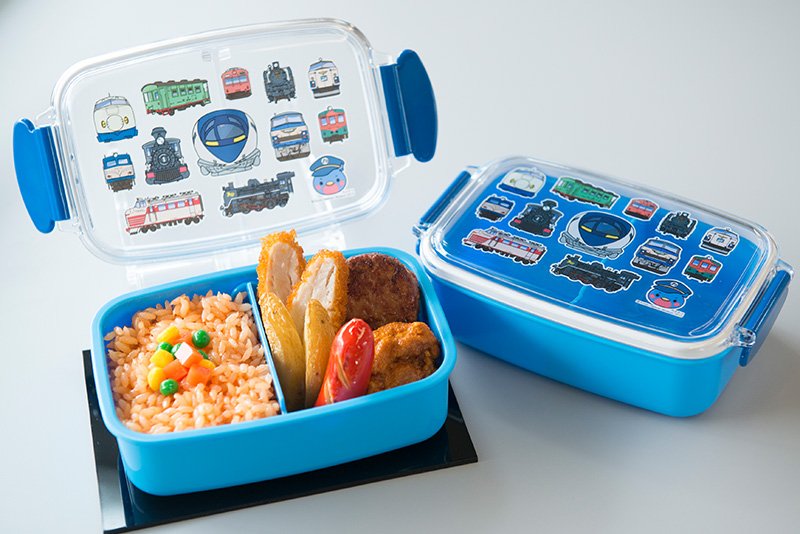 子ども向けのオリジナル弁当。何度も使える弁当箱がキュートだ。