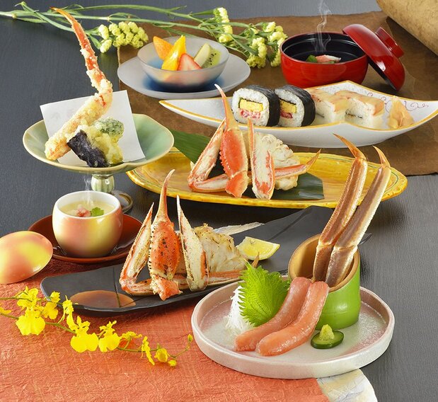A traditional <em>kaiseki</em> multicourse meal of crab. (Photo courtesy of Kani Dōraku.)