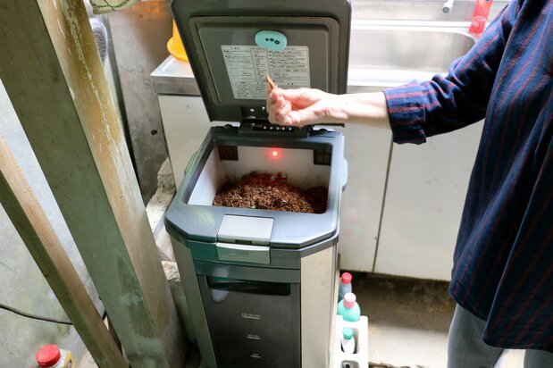 Composteur électrique aux résidus inodores