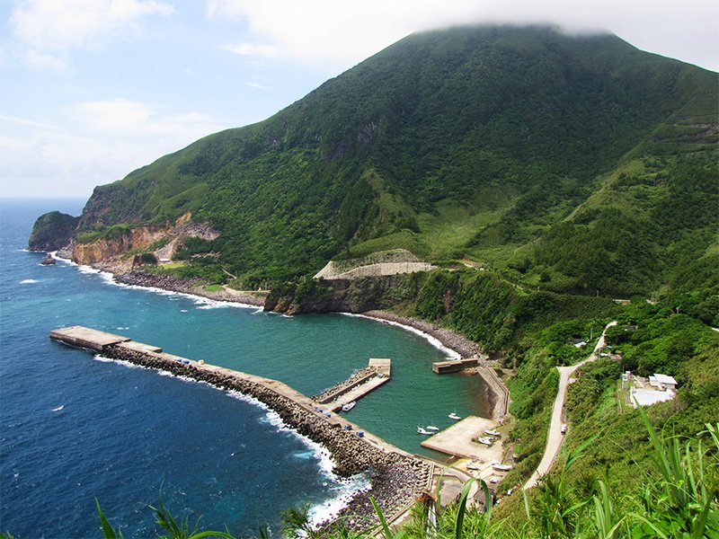 離島シリーズ1 悪石島（鹿児島県十島村）：ワイルドな仮面神が暴れまわる島