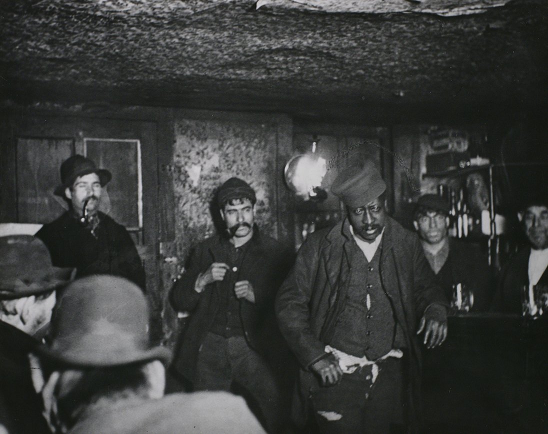 Jacob Riis, La vie des gens de l’autre côté (1880-1889) (collection du Musée de la photographie de Tokyo)