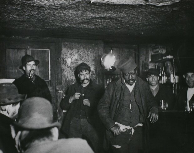 Jacob Riis, La vie des gens de l'autre côté (1880-1889) (collection du Musée de la photographie de Tokyo)