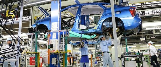 内部留保は右肩上がり、労働分配率は右肩下がり：アベノミクス効果、個人には届かず？