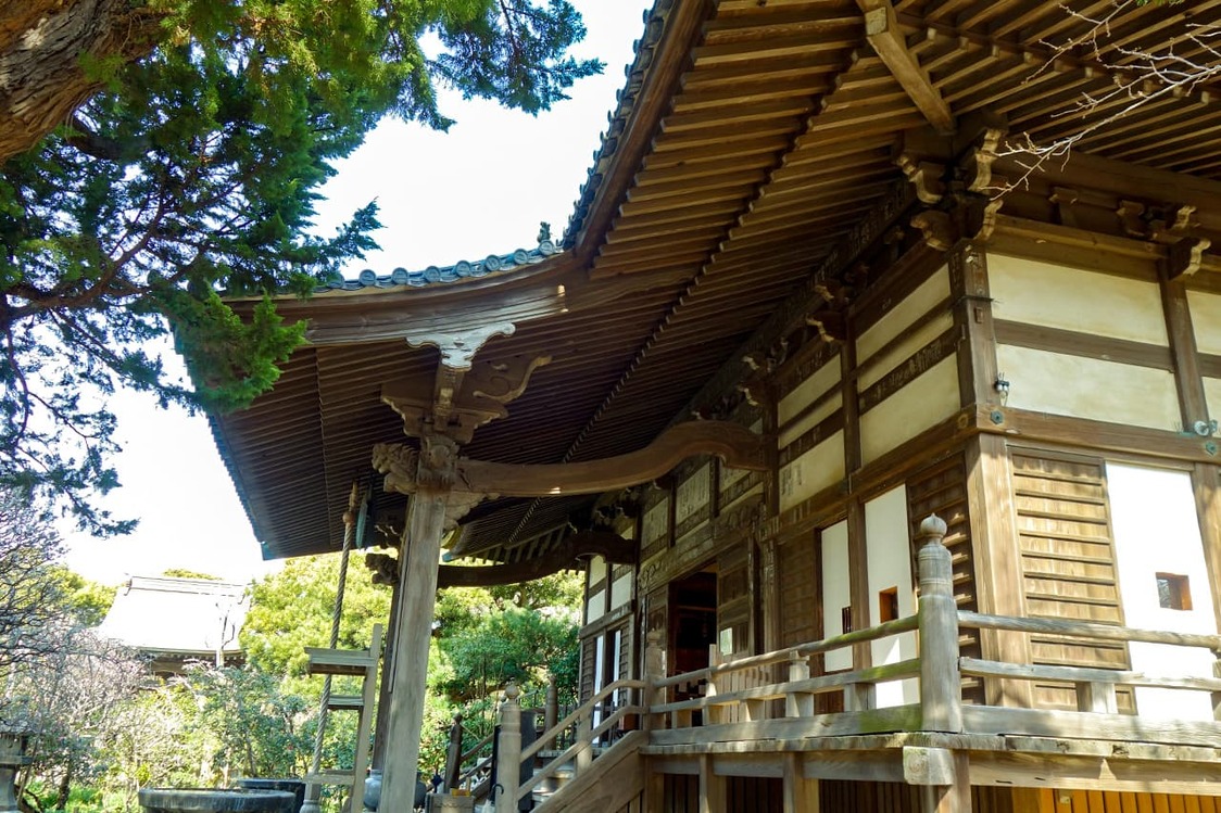 北条義時邸があったとされる宝戒寺。1205年（元久2年）7月19日、政子の指示で実朝は時政邸から義時邸に移された（鎌倉市小町）＝筆者撮影