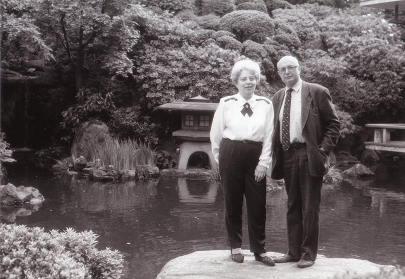 1990年 東京の国際文化会館の庭園にて　ロシアの著名なインド学者・歴史文化学者であるグリゴリー・ボンガルド=リョーヴィン博士と