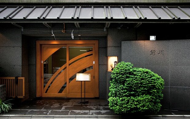 Maekawa / Adresse : 2-1-29 Komagata, Taitô-ku, Tokyo. Ouverture tous les jours de 11h30 à 21h. Carte en anglais disponible. http://www.unagi-maekawa.com/