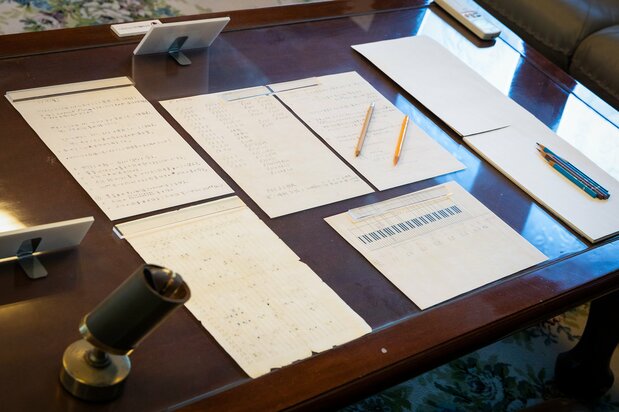 電子楽器の基本設計図も手書き。俊雄は晩年まで、紙と鉛筆、定規のみを使って発明を続けた