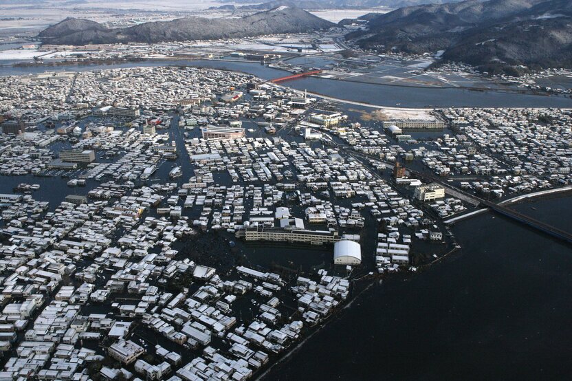 3月12日 上午7时40分 宫城县石卷市 海啸使市区大范围内遭受浸水灾害
