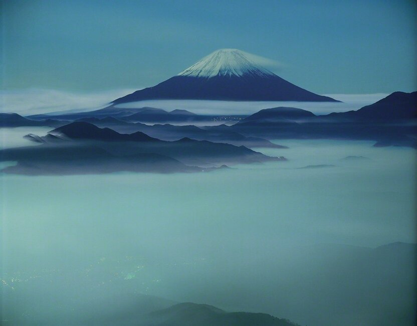 Mount Fuji floating above a sea of clouds (December)
