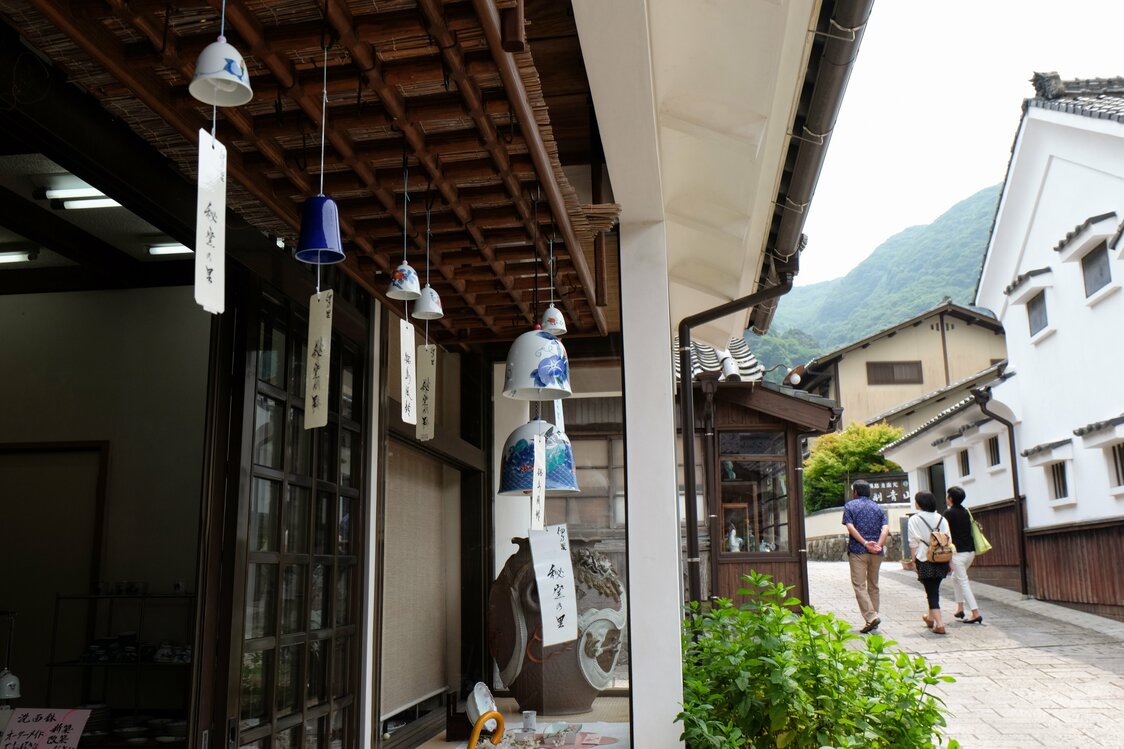 音風景百選に選ばれた、伊万里焼の風鈴の音色と街並み
